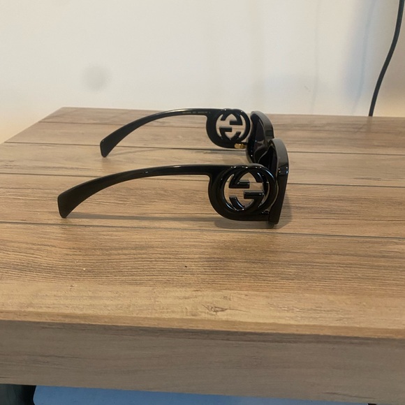 Gucci Black Rectangular Sunglasses - Picture 5 of 7
